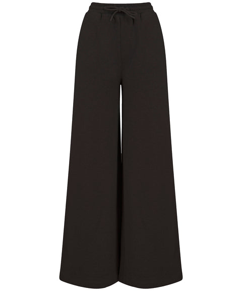 Women's sustainable fashion wide leg joggers